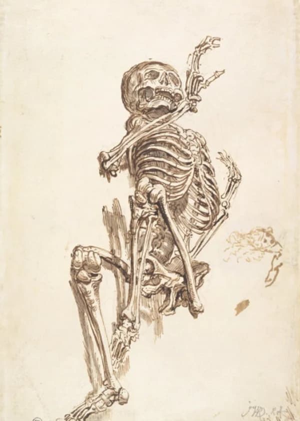 Резчица по кости